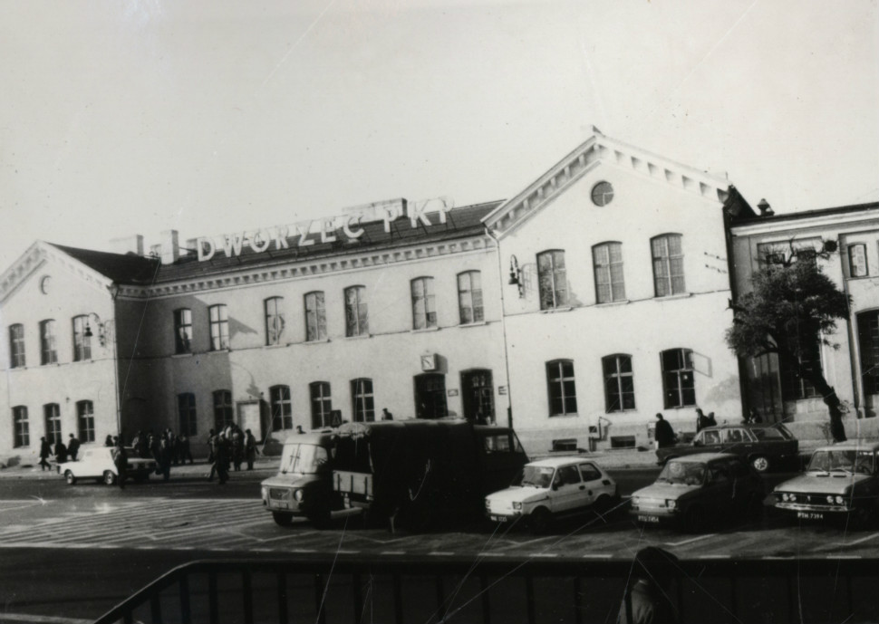 Fotografia piotrkowskiego dworca kolejowego