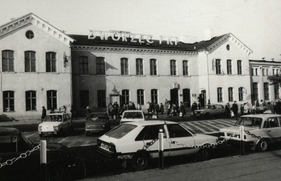 Fotografia piotrkowskiego dworca kolejowego