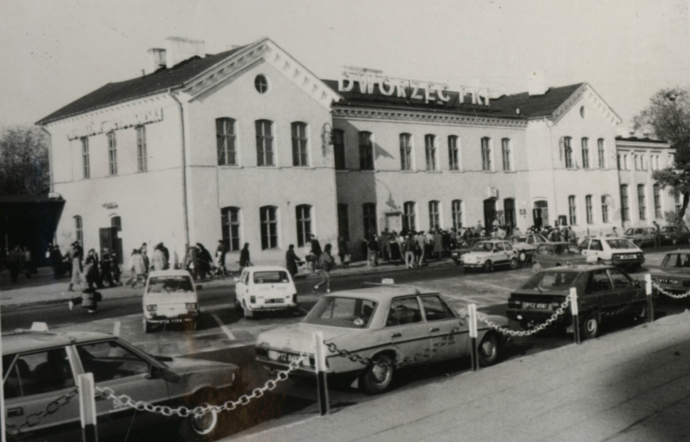 Fotografia piotrkowskiego dworca kolejowego